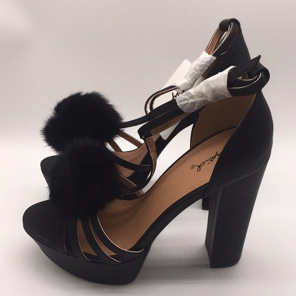 Qupid Woman’s Beat-58X Black Platform Chunky Heels Rabbit Fur Size 7 - Picture 6 of 14